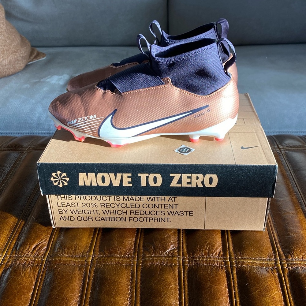 Youth soccer cleats, Nike Jr. Zoom Superfly 9 Academy FG/MG. Size 3Y.